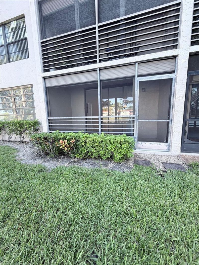 901 Colony Point Cir , Unit 111, Pembroke Pines, FL 33026 Photo