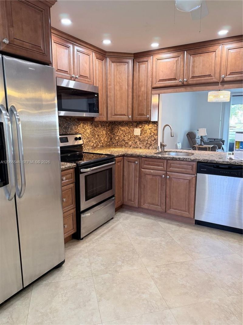 901 Colony Point Cir , Unit 111, Pembroke Pines, FL 33026 Photo