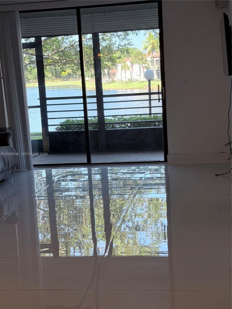 901 Colony Point Cir , Unit 111, Pembroke Pines, FL 33026 Photo