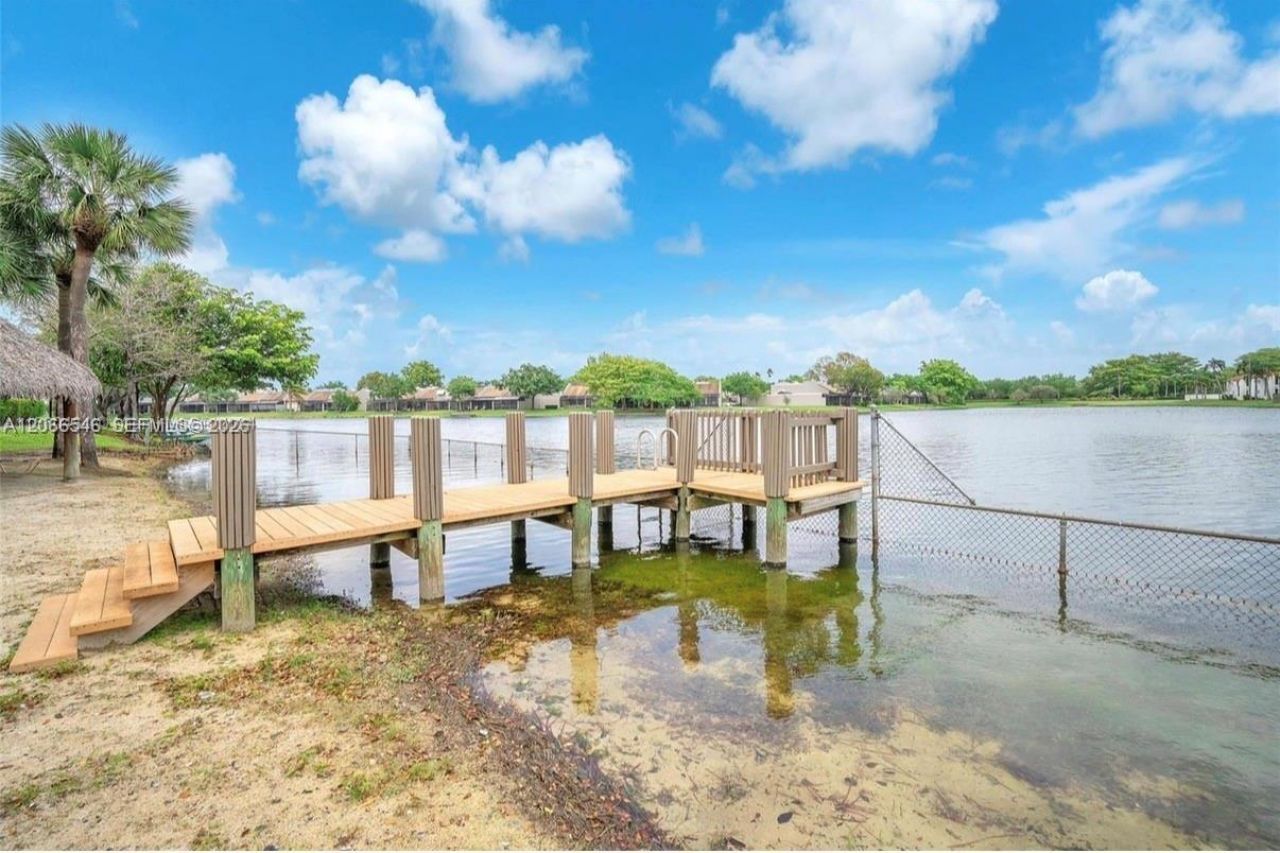 901 Colony Point Cir , Unit 111, Pembroke Pines, FL 33026 Photo