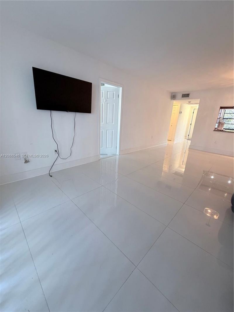 901 Colony Point Cir , Unit 111, Pembroke Pines, FL 33026 Photo