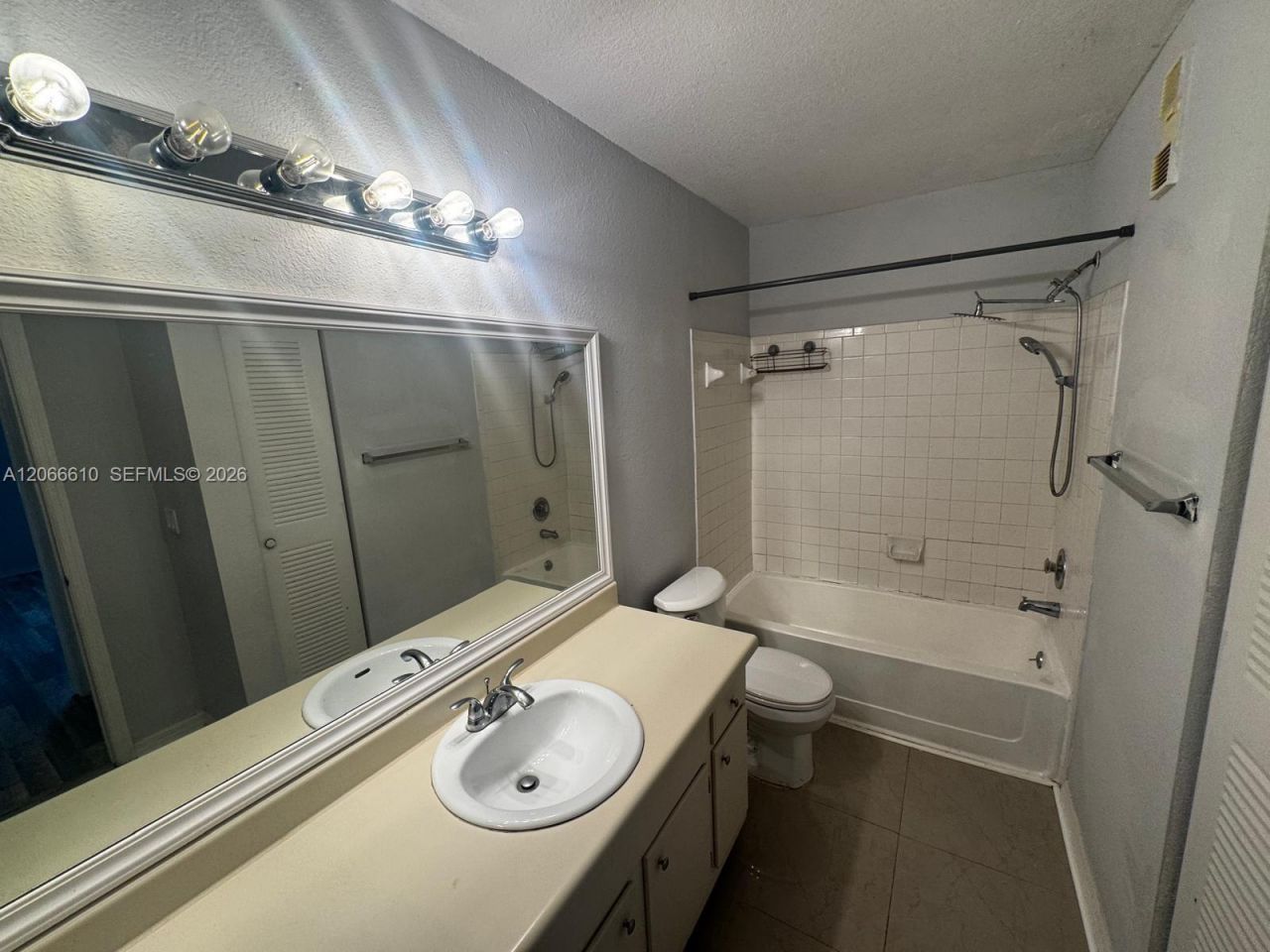 3360 N Pinewalk Dr N , Unit 1324, Margate, FL 33063 Photo