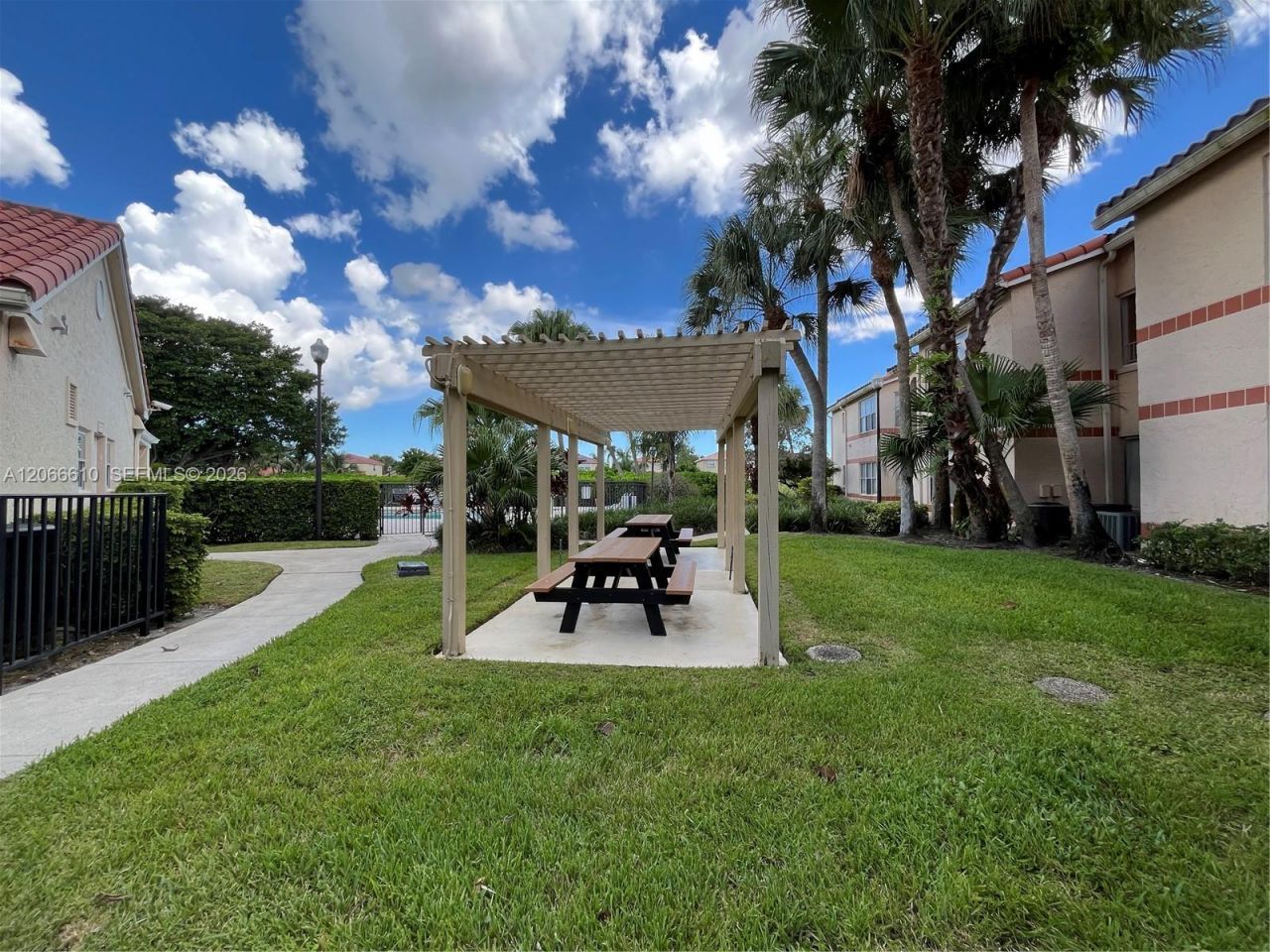 3360 N Pinewalk Dr N , Unit 1324, Margate, FL 33063 Photo