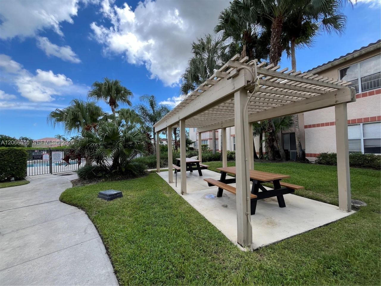 3360 N Pinewalk Dr N , Unit 1324, Margate, FL 33063 Photo