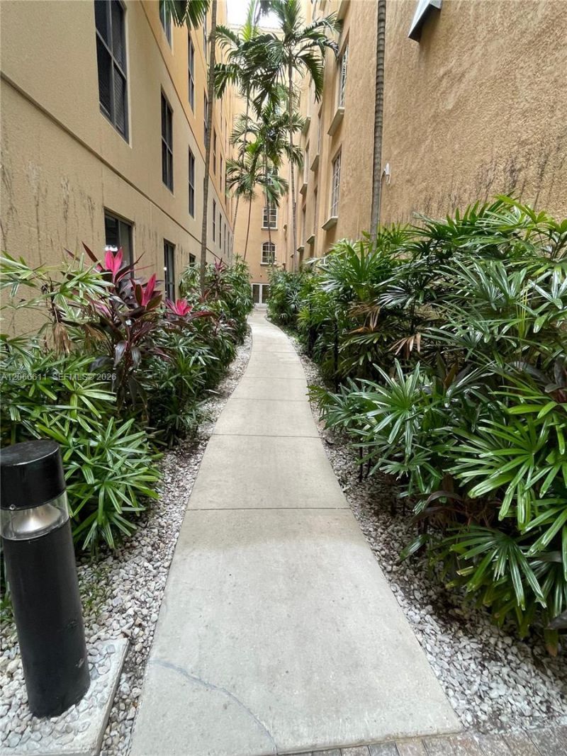 3001 NE 185th St , Unit 612, Aventura, FL 33180 Photo