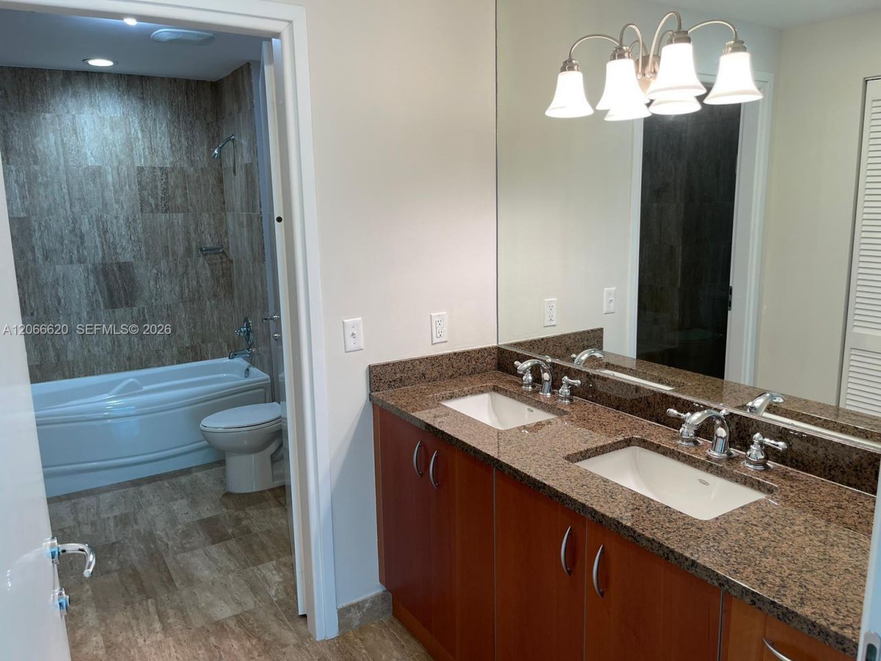 300 S Biscayne Blvd, Unit T-2804, Miami, FL 33131 Photo