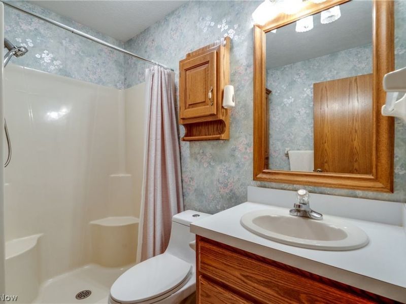 332 W Heatherwood Drive, Barberton, OH 44203 Photo 15