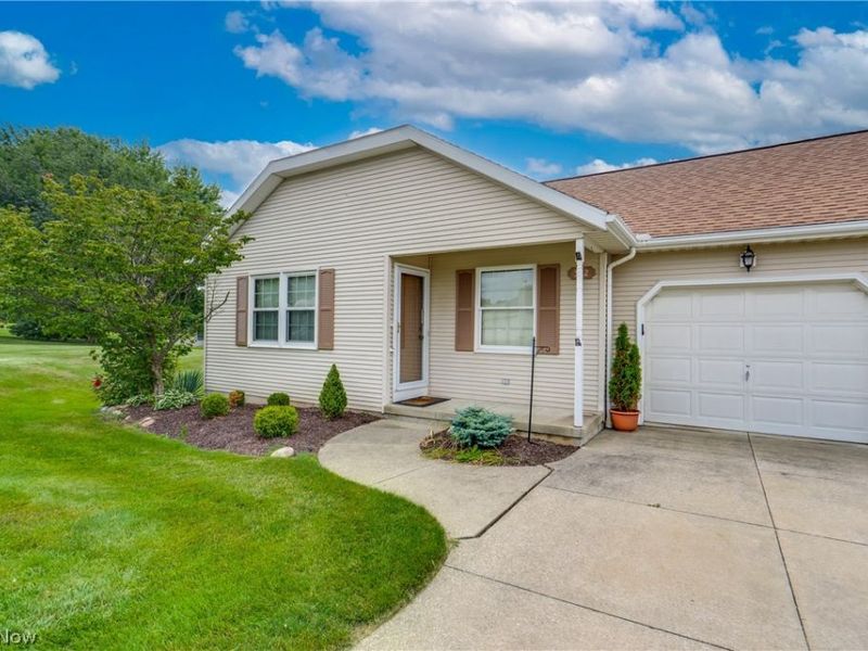 332 W Heatherwood Drive, Barberton, OH 44203 Photo 2