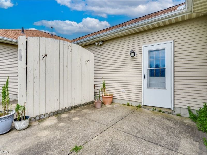 332 W Heatherwood Drive, Barberton, OH 44203 Photo 20