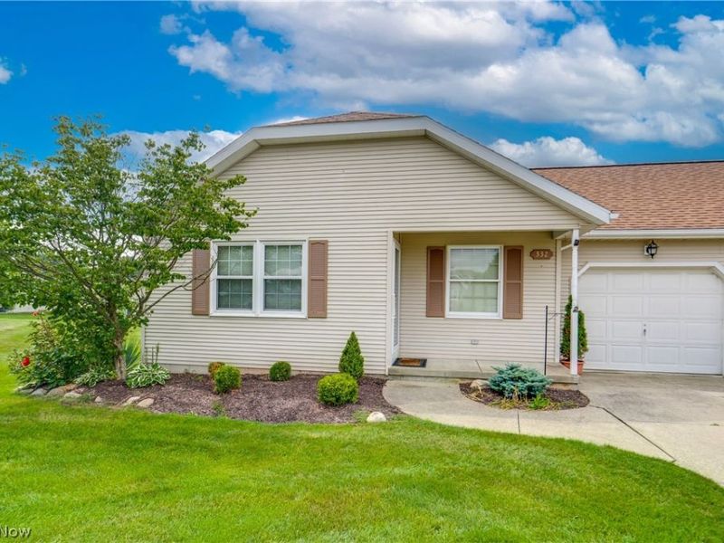 332 W Heatherwood Drive, Barberton, OH 44203 Photo 3