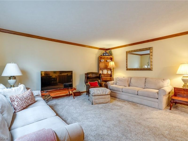 332 W Heatherwood Drive, Barberton, OH 44203 Photo 4