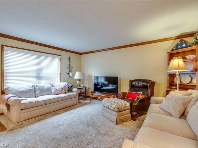 332 W Heatherwood Drive, Barberton, OH 44203 Photo 7