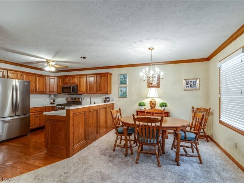 332 W Heatherwood Drive, Barberton, OH 44203 Photo 8