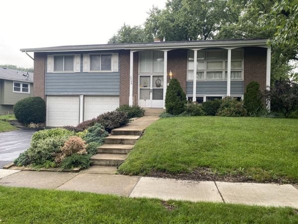 2528 Jackson Drive, Woodridge, IL 60517