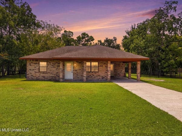 815 Amar Street, Waveland, MS 39576