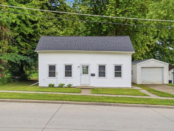 245 Broadway Street, Platteville, WI 53818