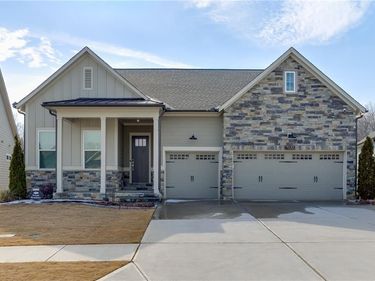 7032 Cottage Grove Drive , Flowery Branch, GA 30542