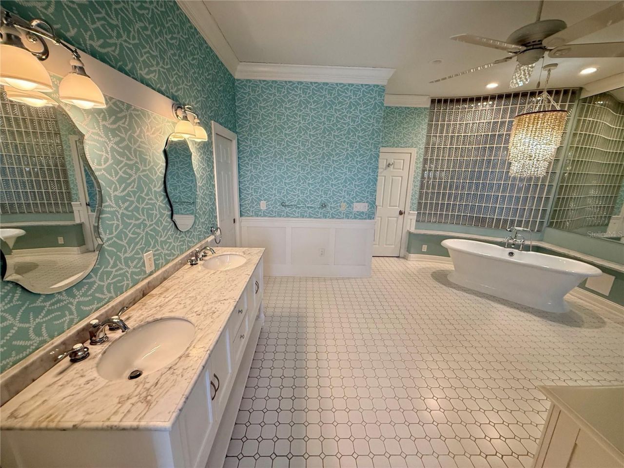 2216 Donato Drive, Belleair Beach, FL 33786 Photo