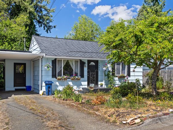 1655 N Juniper Street, Coquille, OR 97423