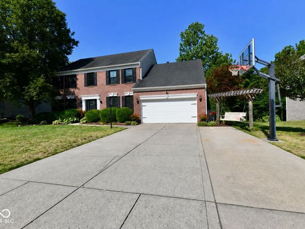 1852 Valleywood Drive, Avon, IN 46123