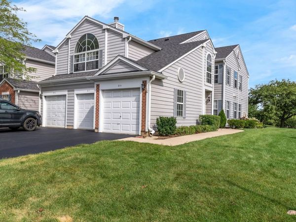 61 Adams Court , Unit A, Streamwood, IL 60107
