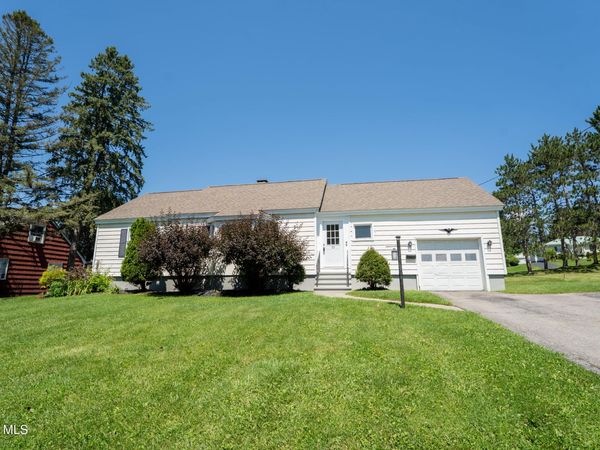 10 Highland Road, Amsterdam, NY 12010