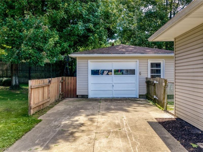 2876 Farmdale Road, Akron, OH 44312 Photo 41