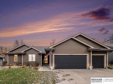 21973 Hilltop Avenue, Gretna, NE 68028