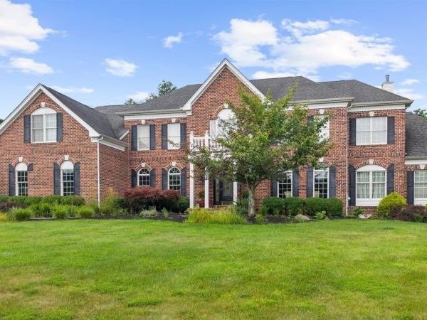 31 Balmoral Dr, Alexandria, NJ 08867