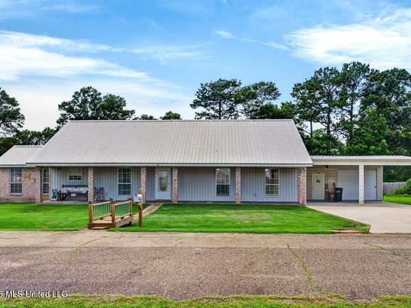 5 N Reba Drive, Carriere, MS 39426
