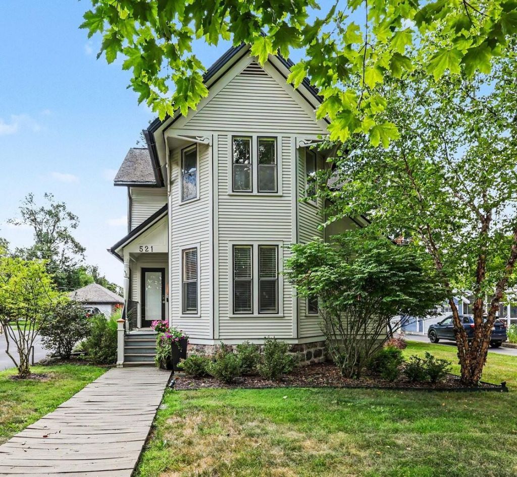 521 W Middle Street, Chelsea, MI 48118 Main Photo