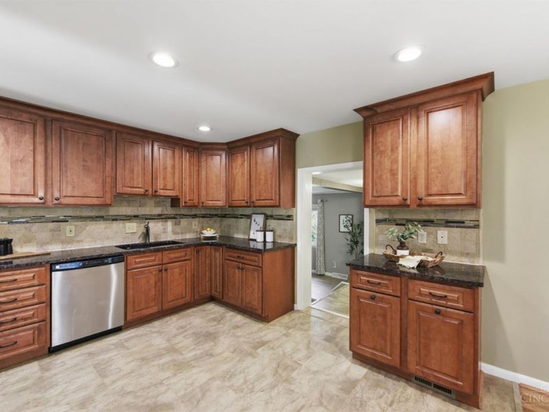 4248 Simca Lane, Green Township, OH 45211 Photo 17