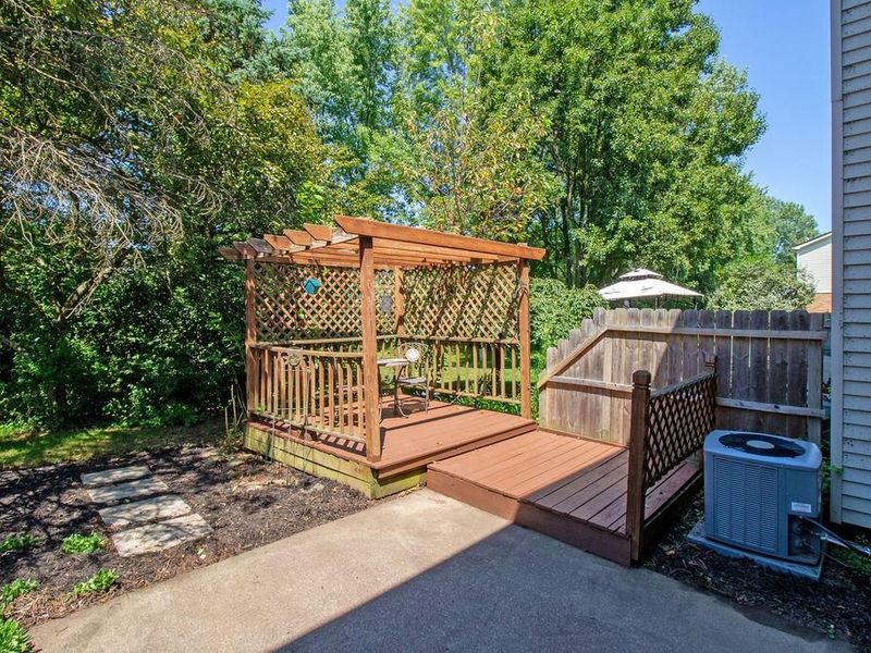 8393 Cliffthorne Way , Columbus, OH 43235 Photo 7