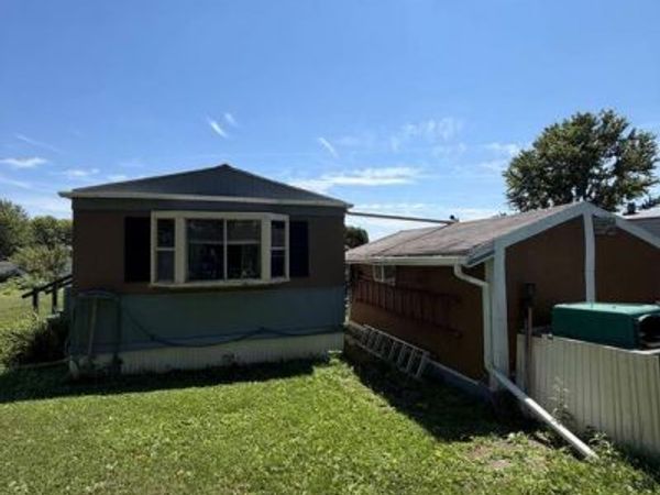 427 WALDORF DRIVE, YORK, PA 17404