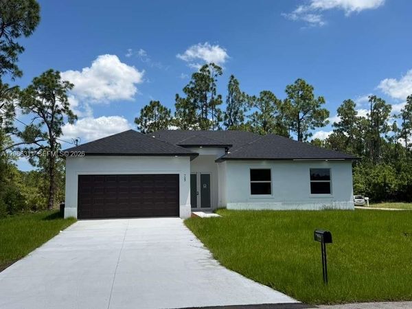 723 EPPS BROWN ST E , FL 33974