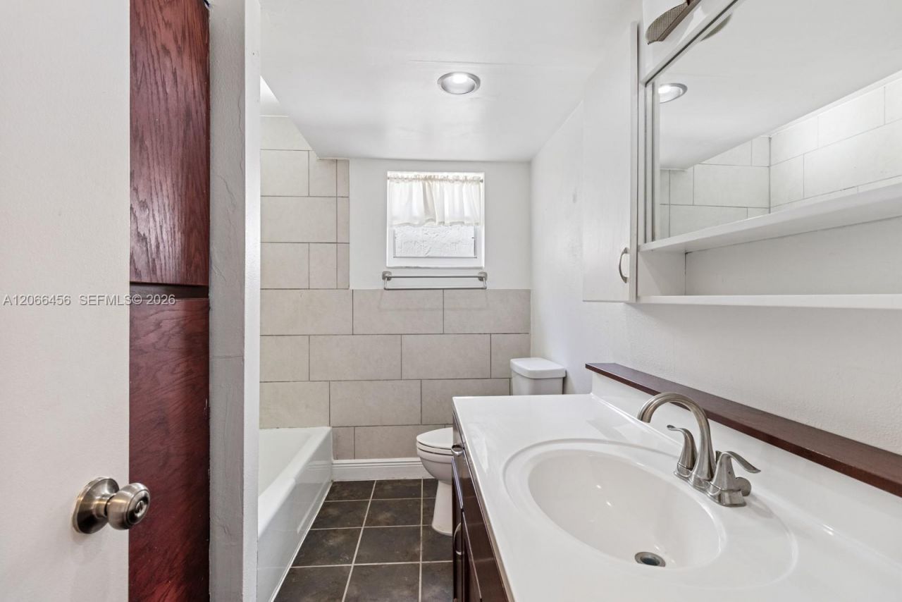 8953 NE 4th Ave Rd , Unit 8953, Miami Shores, FL 33138 Photo