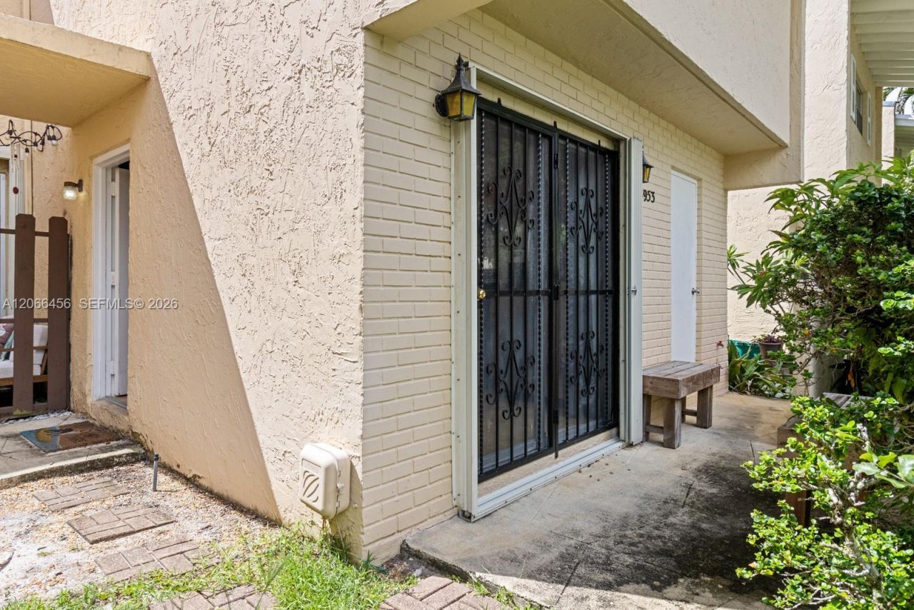 8953 NE 4th Ave Rd , Unit 8953, Miami Shores, FL 33138 Photo