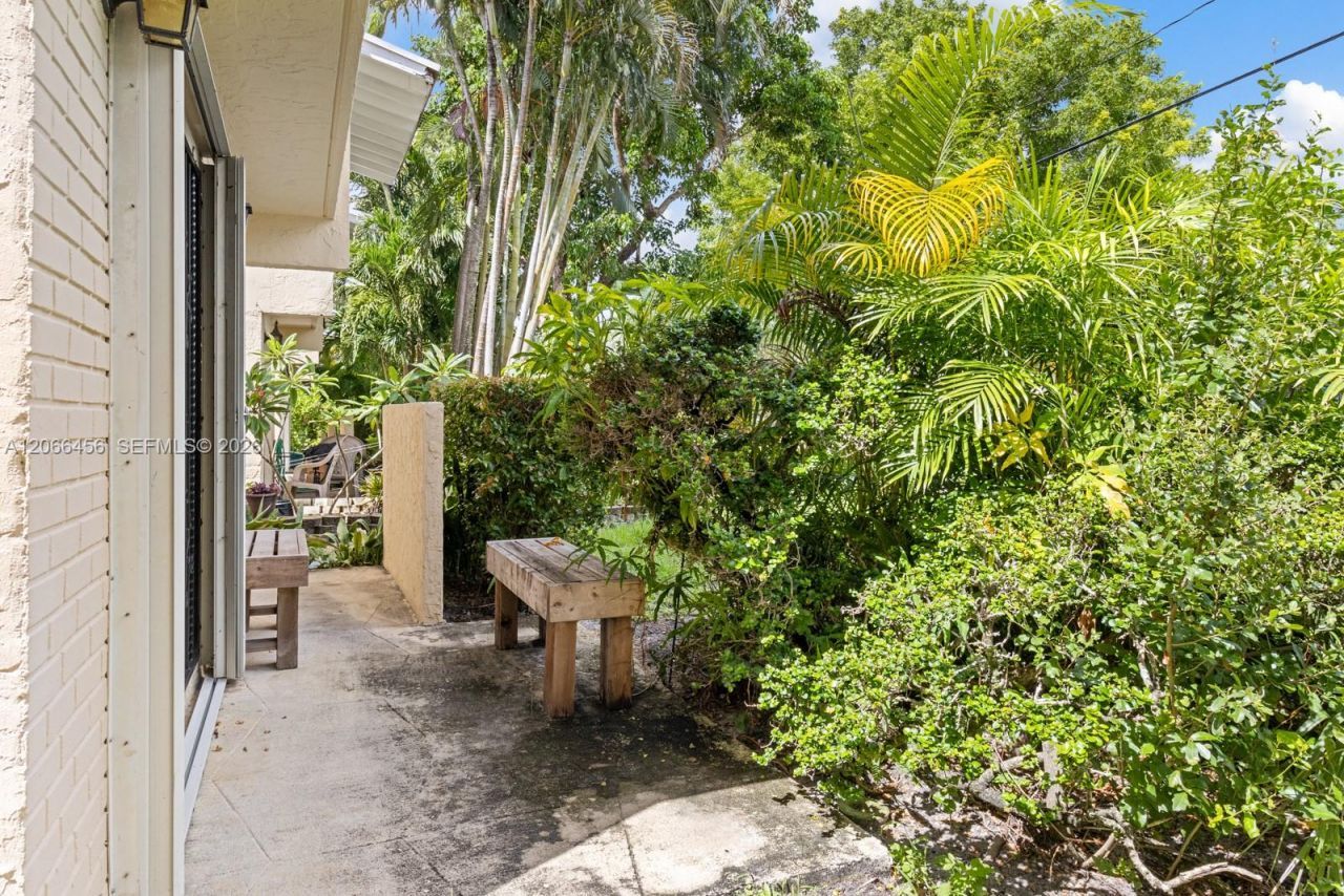 8953 NE 4th Ave Rd , Unit 8953, Miami Shores, FL 33138 Photo