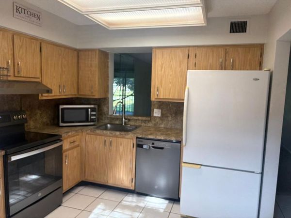 7300 Lake Cir Drive, Unit 202, Margate, FL 33063