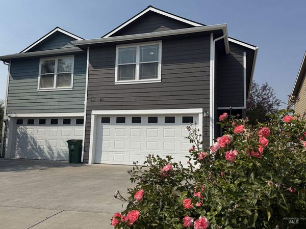 1014 Alturas, Moscow, ID 83843