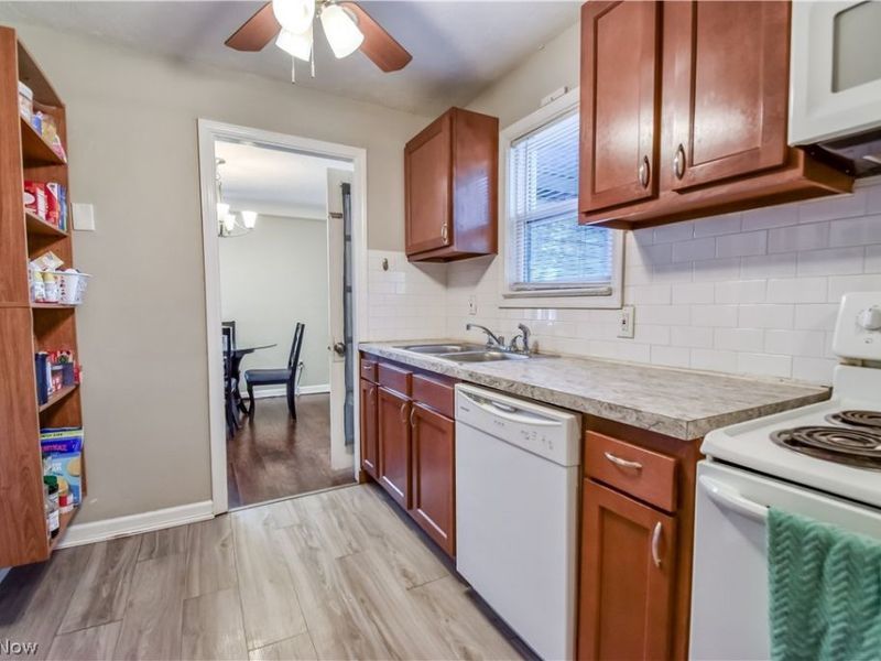 5284 Haverford Drive, Lyndhurst, OH 44124 Photo 11