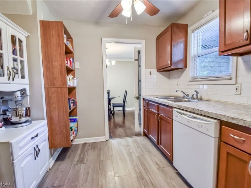 5284 Haverford Drive, Lyndhurst, OH 44124 Photo 9