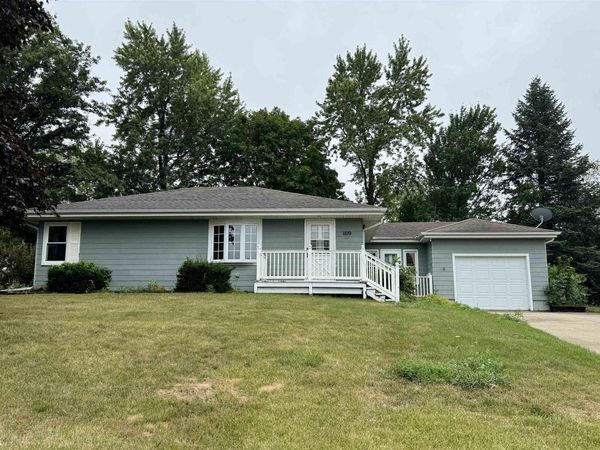 1109 Ridgeway Drive, Audubon, IA 50025