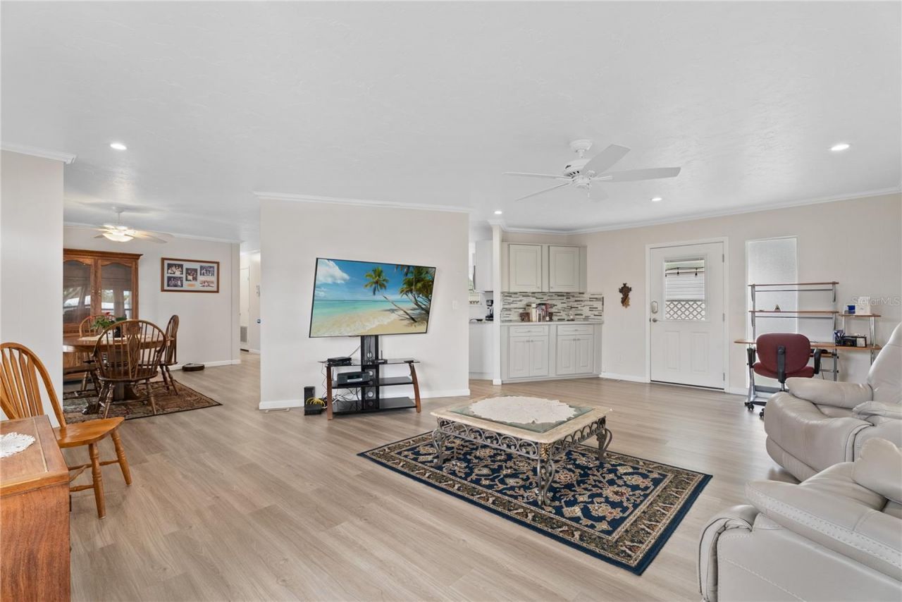 808 53rd Avenue E, Unit 18, Bradenton, FL 34203 Photo