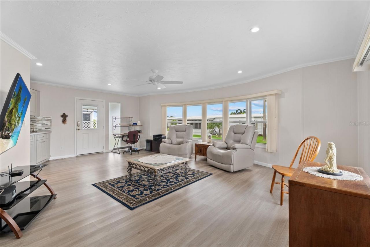 808 53rd Avenue E, Unit 18, Bradenton, FL 34203 Photo