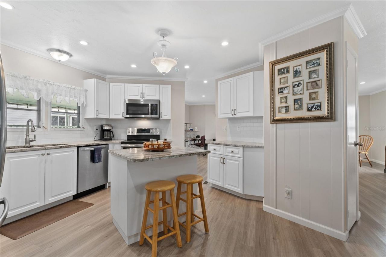 808 53rd Avenue E, Unit 18, Bradenton, FL 34203 Photo