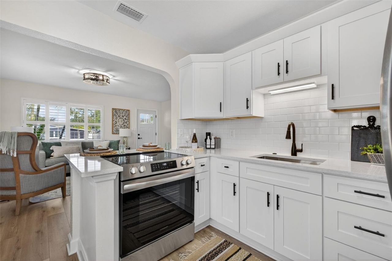486 49th Avenue N, Saint Petersburg, FL 33703 Photo