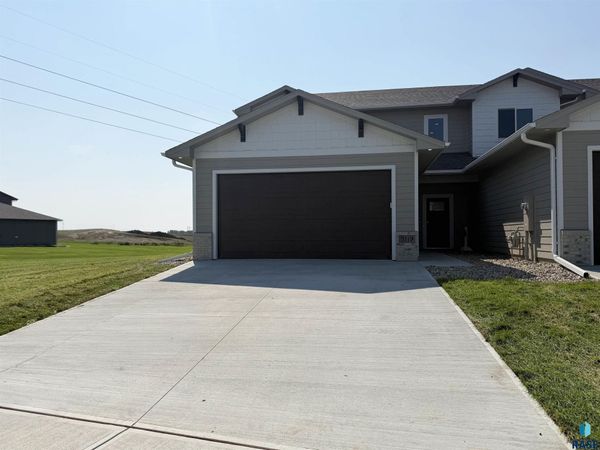 5119 E 67th St, Sioux Falls, SD 57108