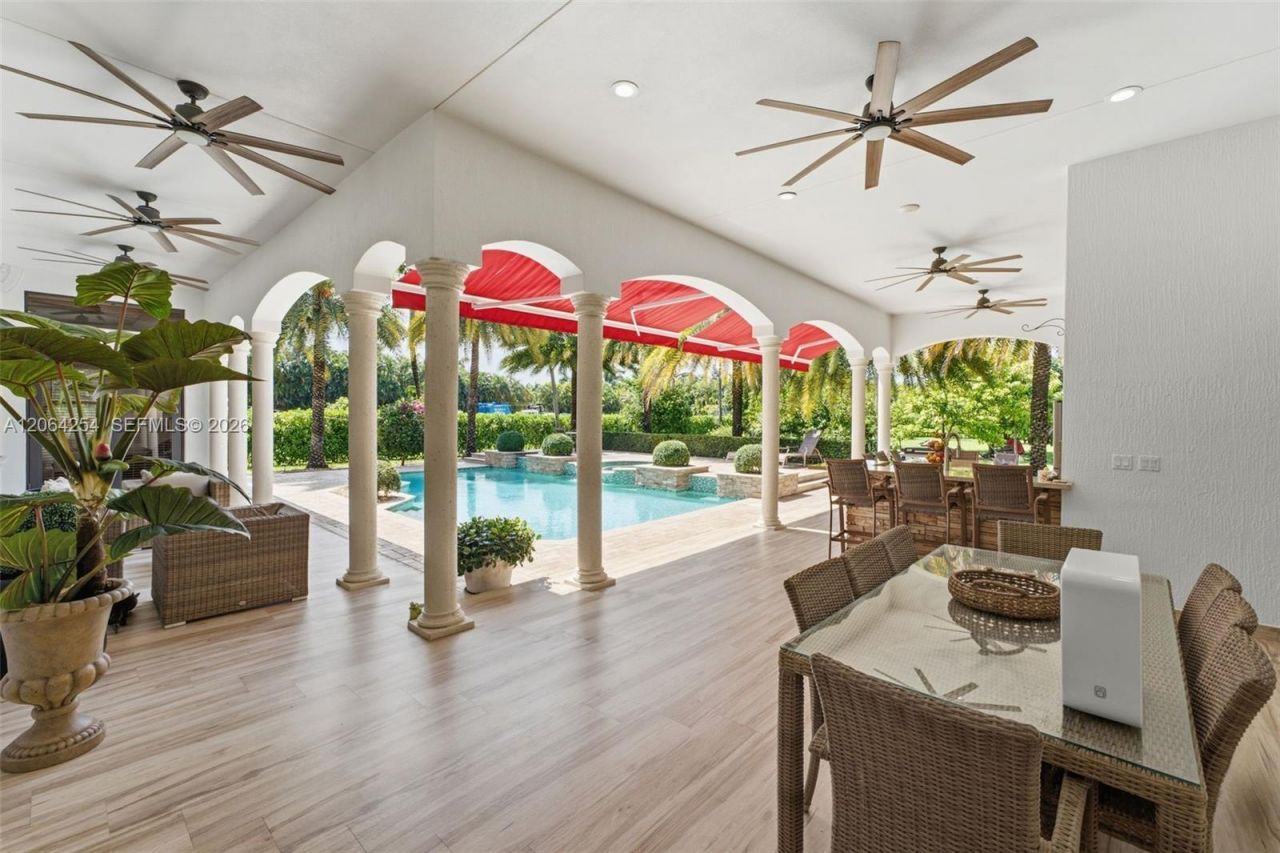 10181 NW 131st St, Hialeah Gardens, FL 33018 Photo
