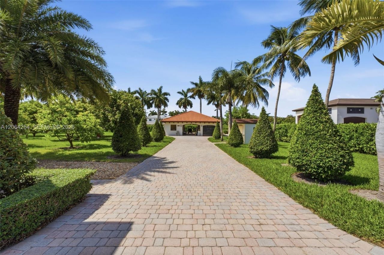10181 NW 131st St, Hialeah Gardens, FL 33018 Photo
